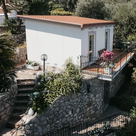 Bianca Vila Sorrento