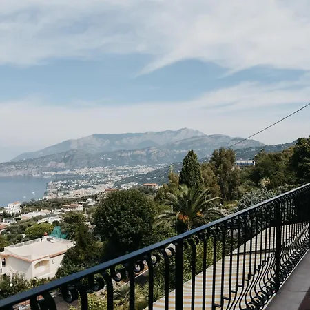 Bianca Vila Sorrento