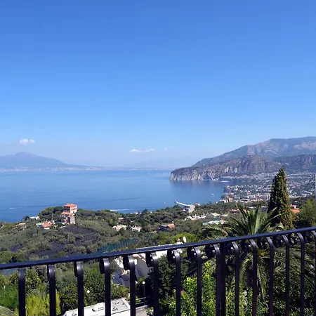 Bianca Vila Sorrento
